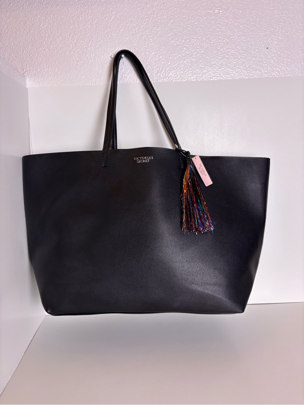 VICTORIA SECRET BLK XL Pebbled Tote Travel Bag w/ Rainbow Sparkle Tassel Charm